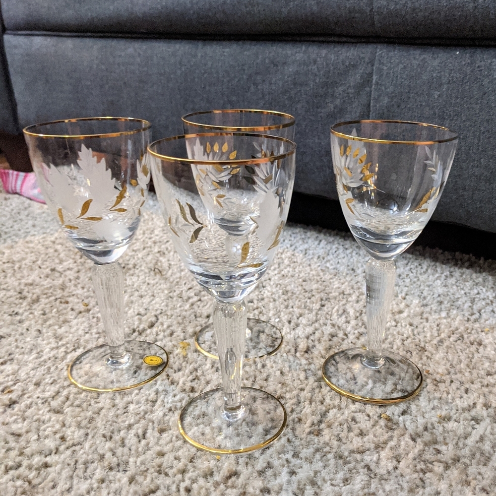 Amazing set of 4 wine glasses!